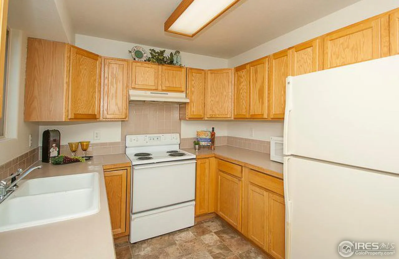 4 bed, 3.5 bath, 1256 sqft, $800 — Photo 3