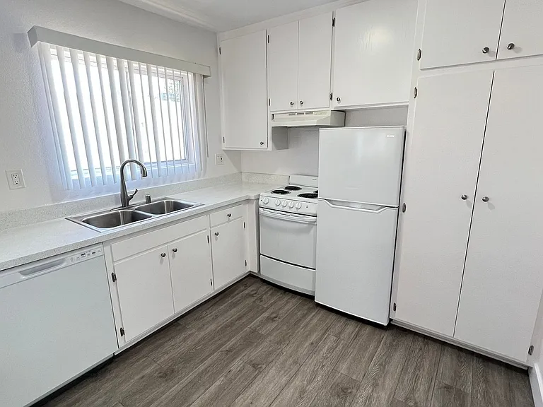 9600 Reseda Blvd — Photo 8