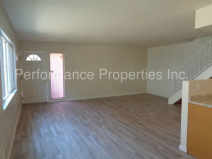 3 bed, 1203 sqft, $1,950 — Photo 2