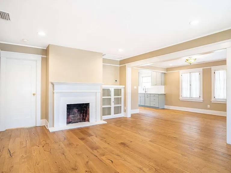 5049 Mount Royal Dr — Photo 3