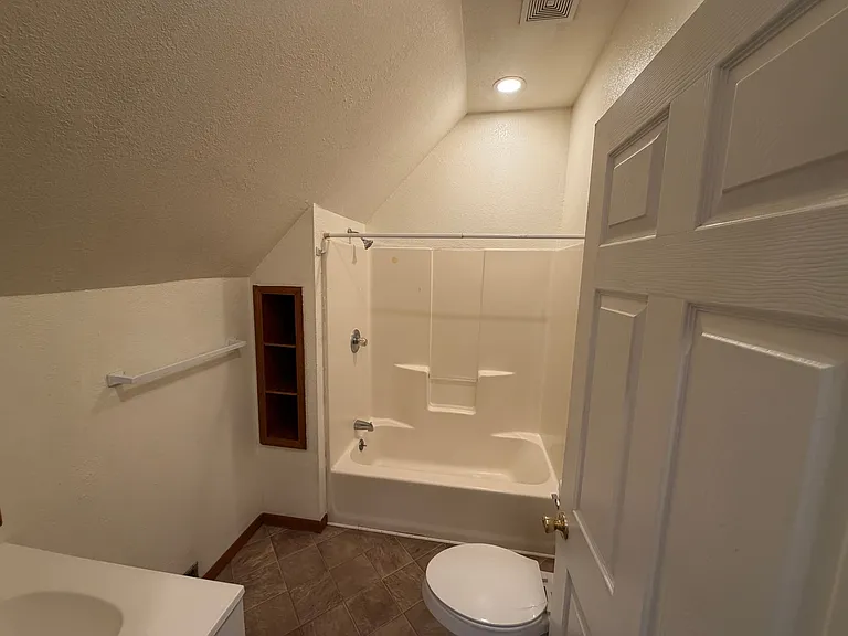 2534 Windsor Ave #2536 — Photo 6