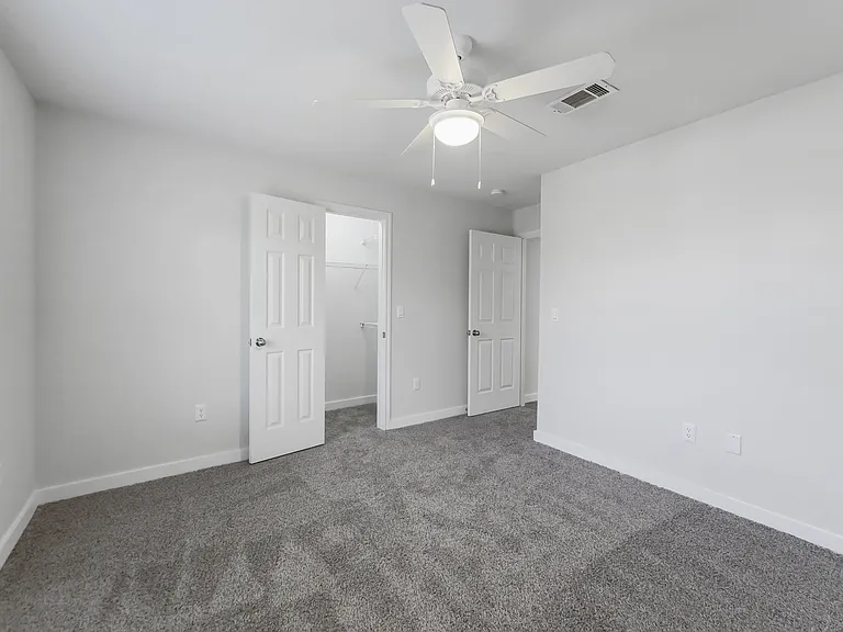 Lakeside Apartments — Photo 7