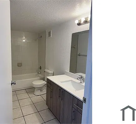 3 bed, $2,200 — Photo 2