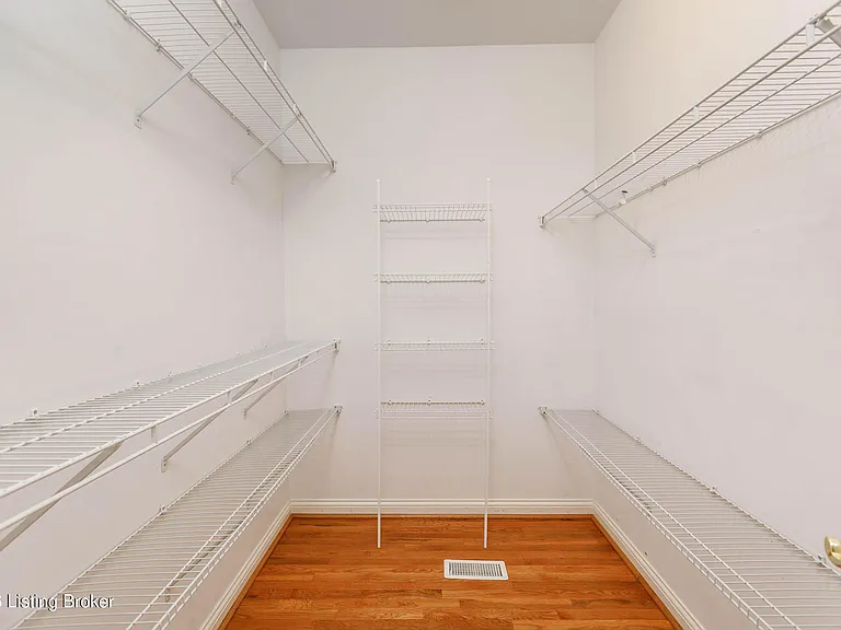 9511 Felsmere Cir — Photo 28