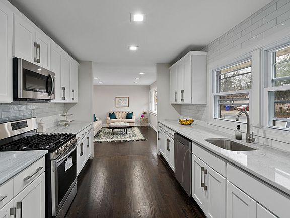 5th image of 118 Roosevelt Dr