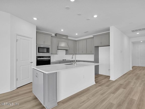 4th image of 3425 AMERICANA Drive