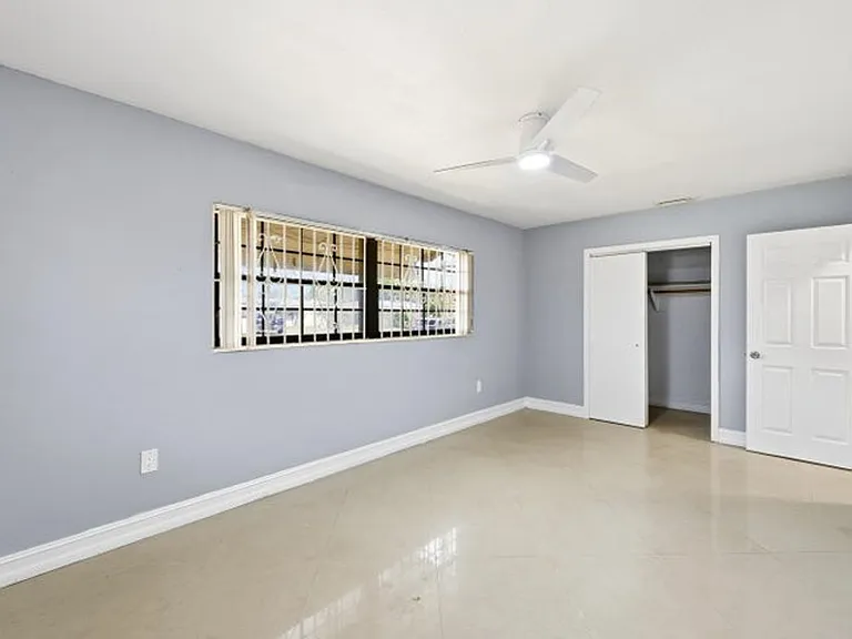 740 E Evanston Cir — Photo 8