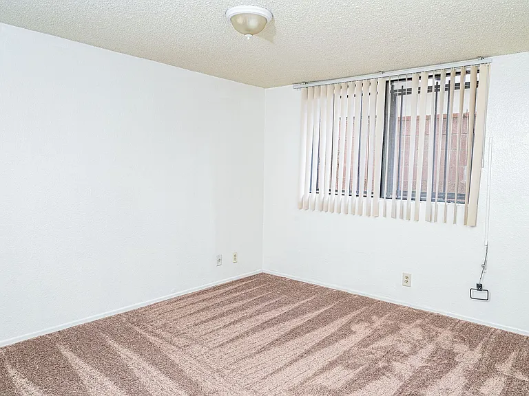 12100 Birch Ave — Photo 5