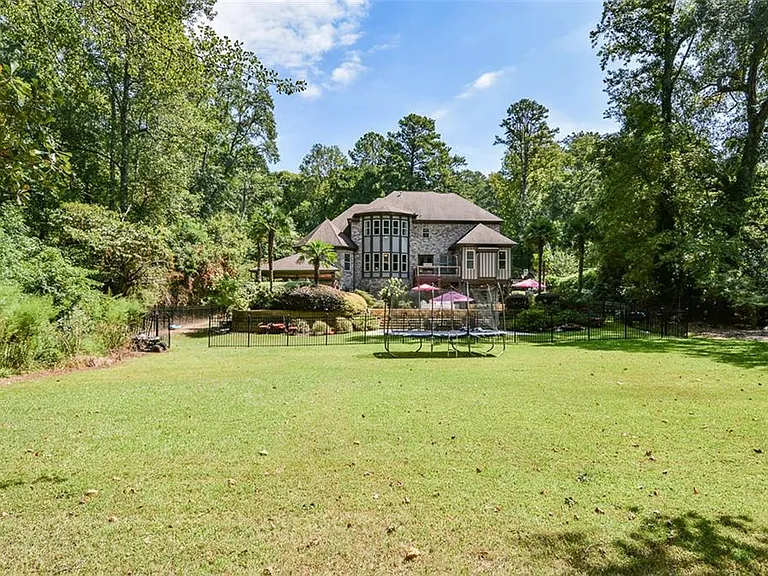 2210 Spalding Dr — Photo 8