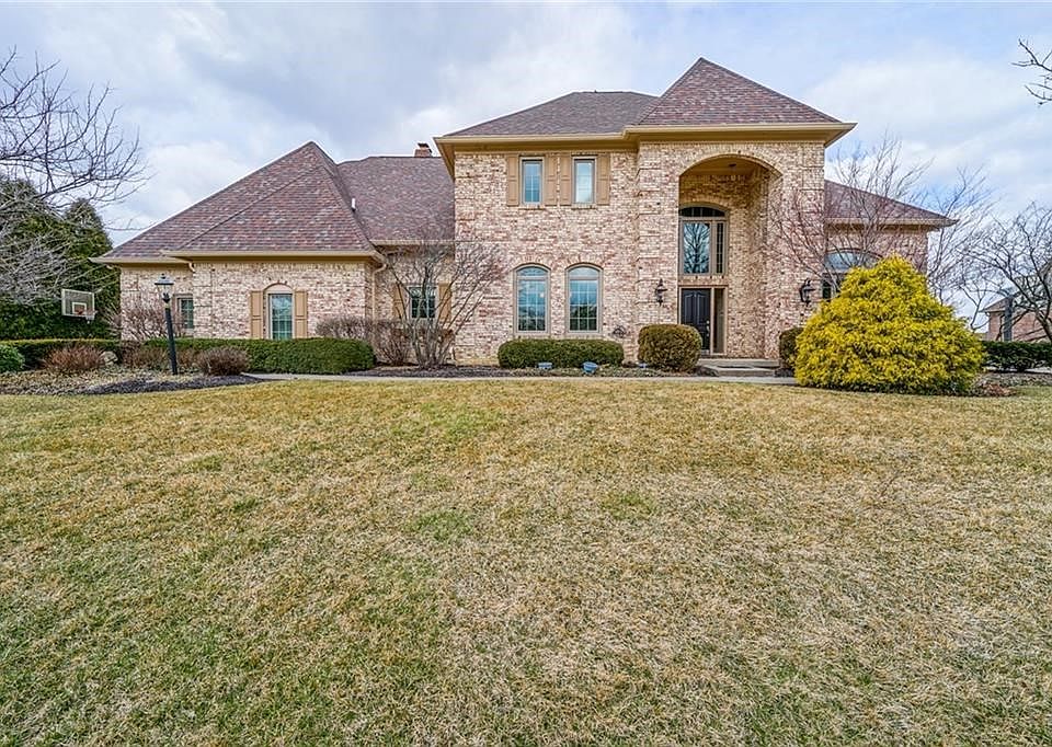 Stately Home in Prestigious Development of Claridge Farms