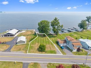7131 Lakeshore Rd, Cicero, NY 13039