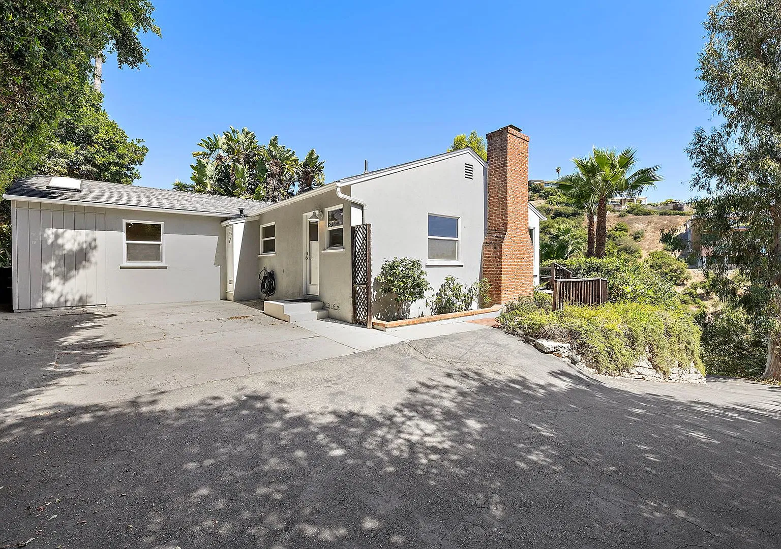 Single Level Home with Ultimate Privacy — Photo 4