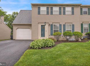7 Mill Pond Dr, Lancaster, PA 17603