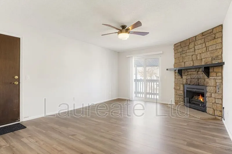 Building Photo - 8555 Fairmount Dr #I202