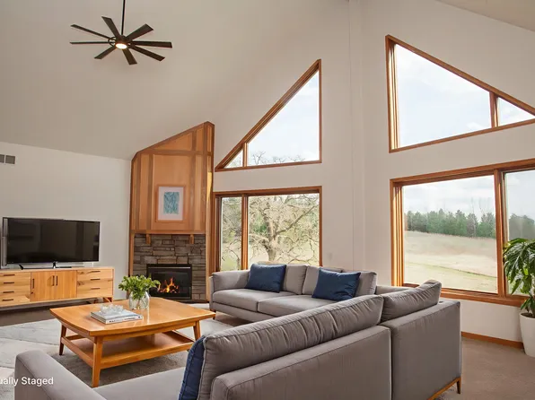 W5416 Highland Dr, New Glarus, WI 53574
