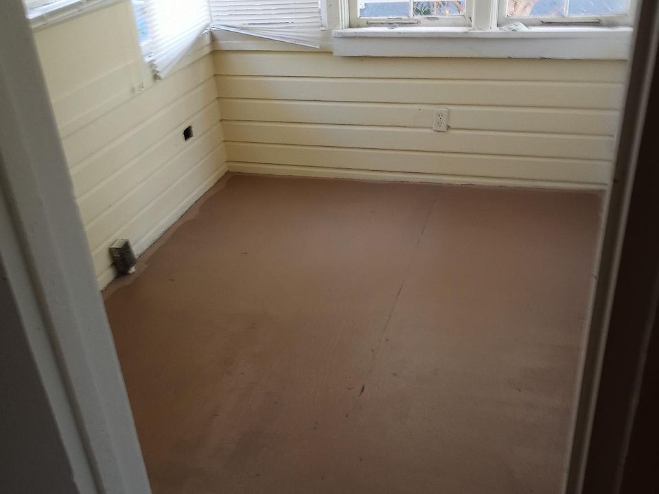 1st image of 1005 16th Ave S
