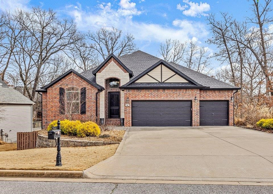 1st image of 6 Edgewater Ln
