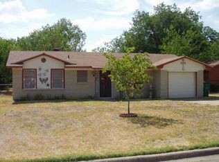 208 Westwood Dr, Burkburnett, TX 76354