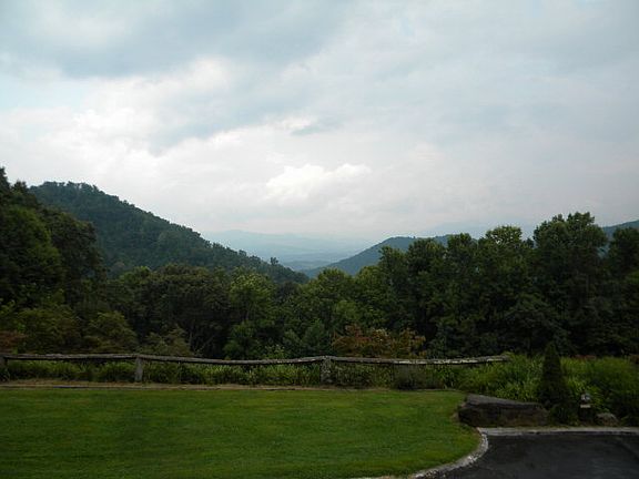2nd image of 891 Moonshine Mountain Rd