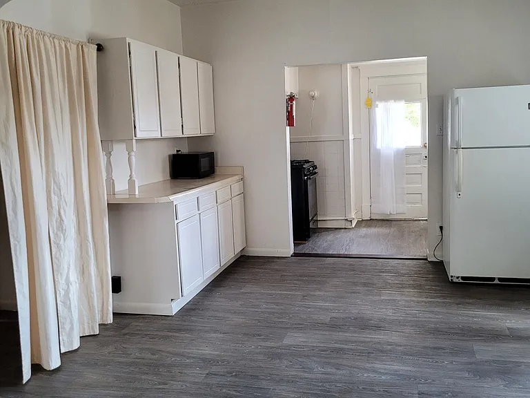 608 Elias Ave #608 — Photo 4