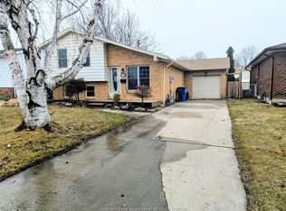 308 Valley Rd, Chatham Kent, ON N7L 4Y3