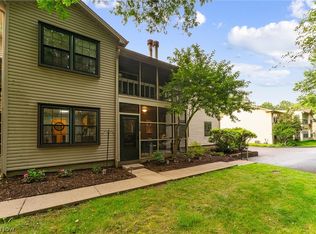 1339 Fox Run Dr, Youngstown, OH 44512