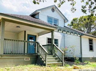 135 Dinks Ln, Seguin, TX 78155