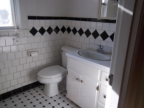 4th image of 2081 Rocklawn Pl