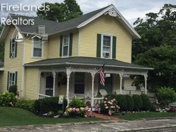 660 Walnut Ave, Lakeside, OH 43440