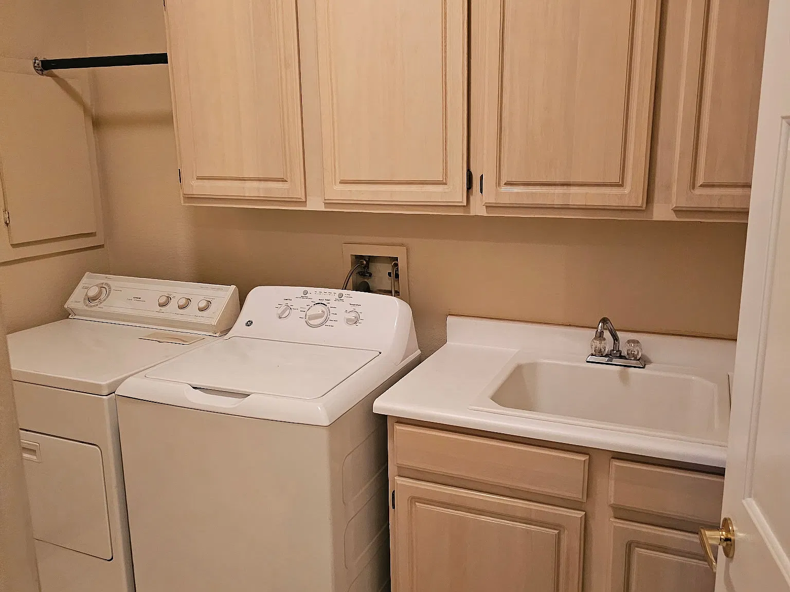 3 bed, 1571 sqft, $2,300 — Photo 4