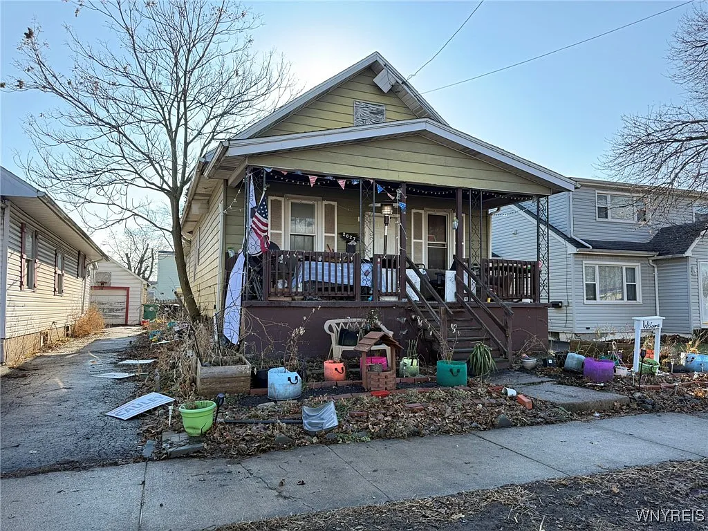 2627 Ontario Ave photo 1
