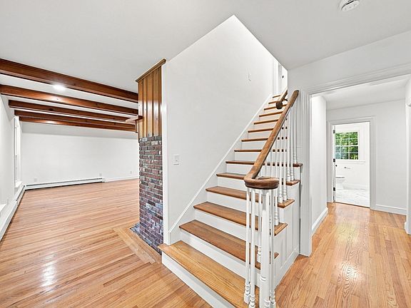 4th image of 23 Bradford St