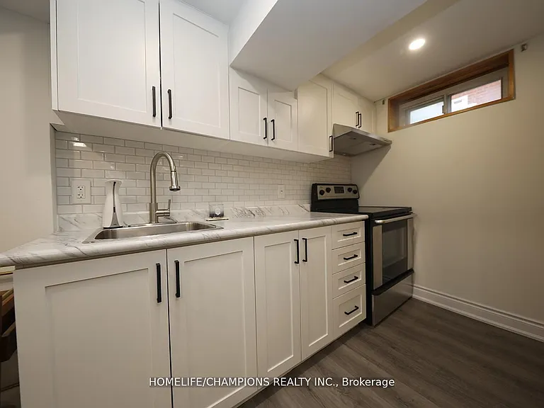50 Fraserton Cres — Photo 2
