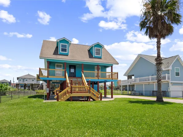 1984 Matt Dr, Crystal Beach, TX 77650