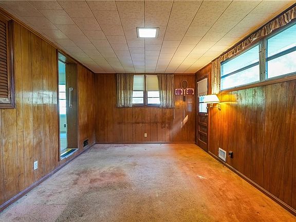 4th image of 2424 Harrington Dr