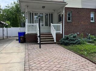 53-4 206th St, Oakland Gardens, NY 11364
