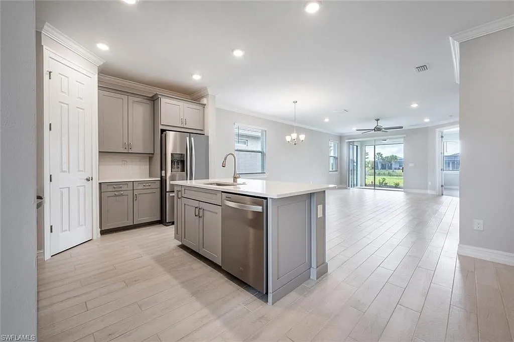 2 bed, 2.0 bath, 1670 sqft, $3,000 — Photo 3