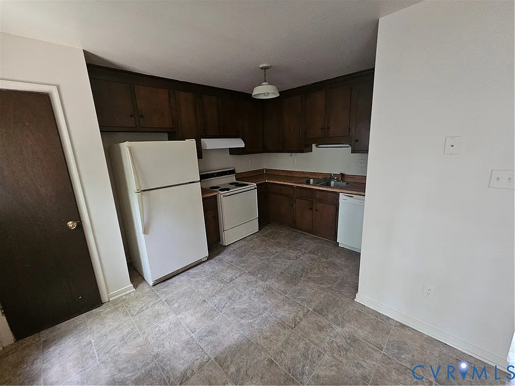 2 bed, 1.5 bath, 2240 sqft, $1,395 — Photo 3