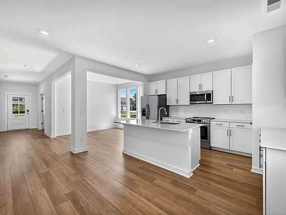 Dillon Pointe Mayflower 11
