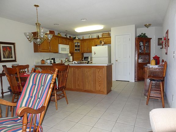 Kitchen/ Dining
