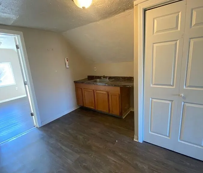 2231 W 104th St #3 — Photo 1