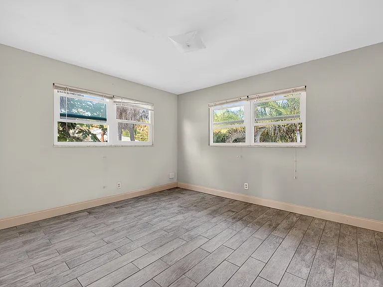 535 12th Ave NE #3 — Photo 13