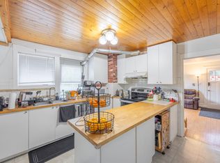 634 Rochester Ave, Coquitlam, BC V3K 2V7