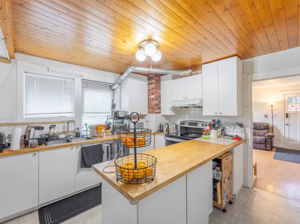 634 Rochester Ave, Coquitlam, BC V3K 2V7