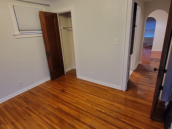5th image of 33 Hobmoor Ave #2