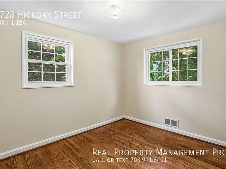 2728 Hickory St — Photo 10