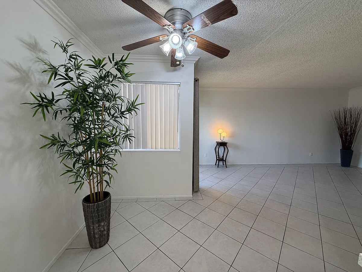 Building Photo - 1001 Cherry Ave #205