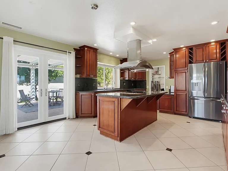 2039 Lemon Ave — Photo 12
