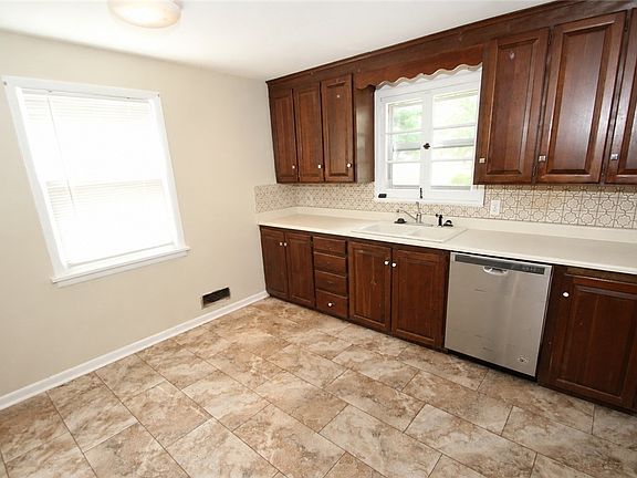 2nd image of 14 Scott Ln