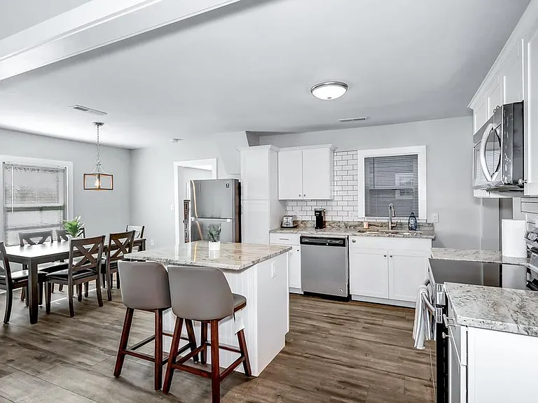 2604 Holmes Ave NW — Photo 9